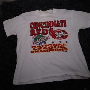 Mens US Small Cincinatti Reds Graphic Tee